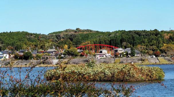 秋の亀山湖・紅葉＆アーチ橋・千葉県君津市 秋,亀山湖,紅葉の写真素材