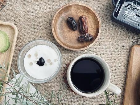 デーツ　ヨーグルト　コーヒー　黒豆 デーツ,ヨーグルト,コーヒーの写真素材