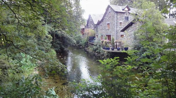 湖水地方の家々 湖水地方の家々 イギリス,湖水地方,川の写真素材