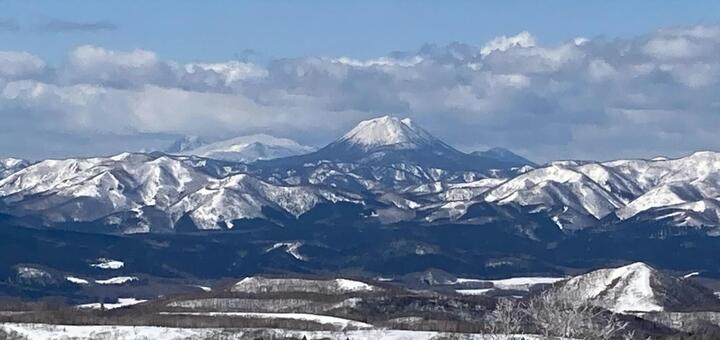 冬晴れの摩周岳と知床連山の雪景色 摩周岳,知床連山,冬山の写真素材