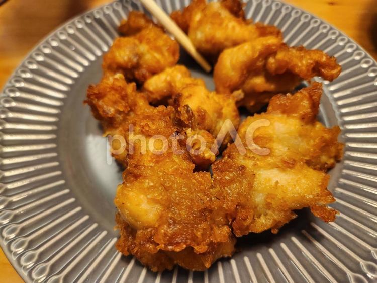 唐揚げ 唐揚げ,モモ肉,鶏肉の写真素材