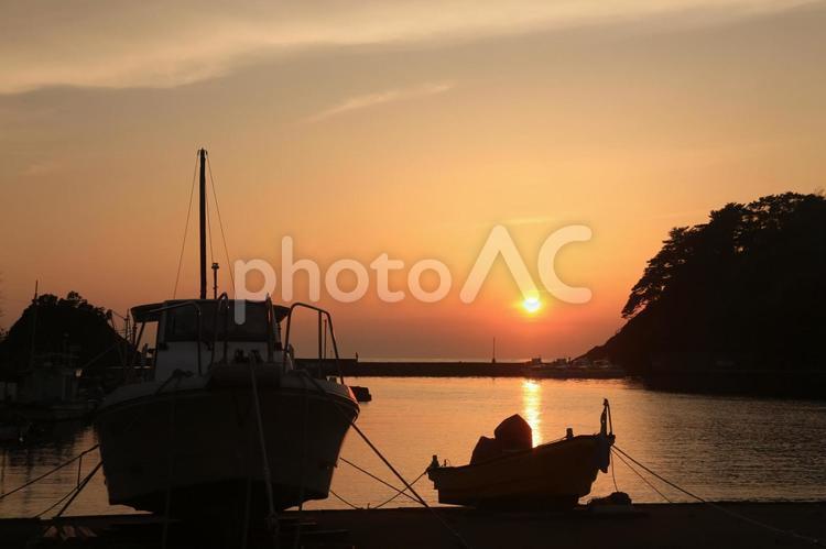 仁科港からの美しい夕陽 仁科港,美しい夕陽,西伊豆町の写真素材