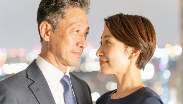 40代日本人男女の婚活交際夜景デート 40代日本人男女の婚活交際夜景デートの写真