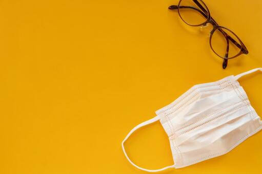 不織布のマスクと眼鏡 マスク,不織布,白の写真素材