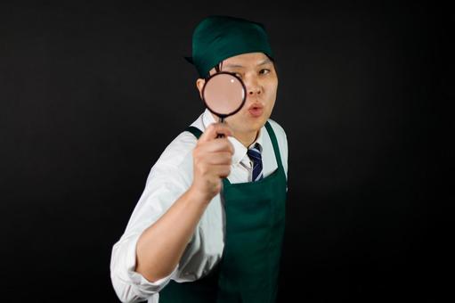 虫眼鏡を持つ作業着の男性 虫眼鏡,男性,作業着の写真素材