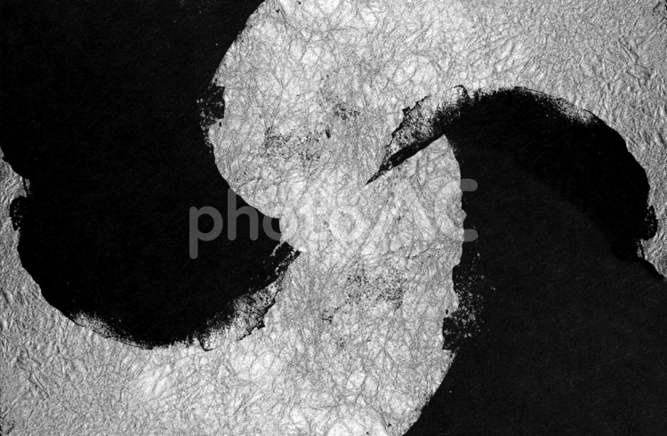 黒色の和紙に銀色の模様がある背景画像 背景,和風,シルバーの写真素材