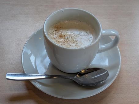 霜降過ぎのファミレスのカフェオレの写真