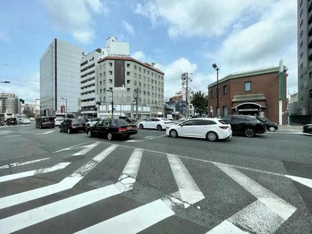 【風景写真】広島市内の風景 【風景写真】広島市内の風景 広島市,車窓,道路の写真素材