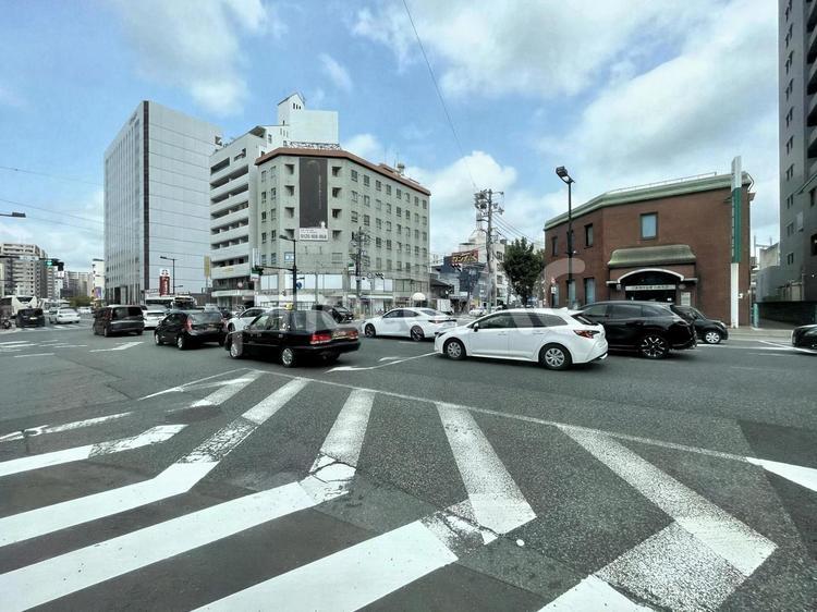 【風景写真】広島市内の風景 広島市,車窓,道路の写真素材