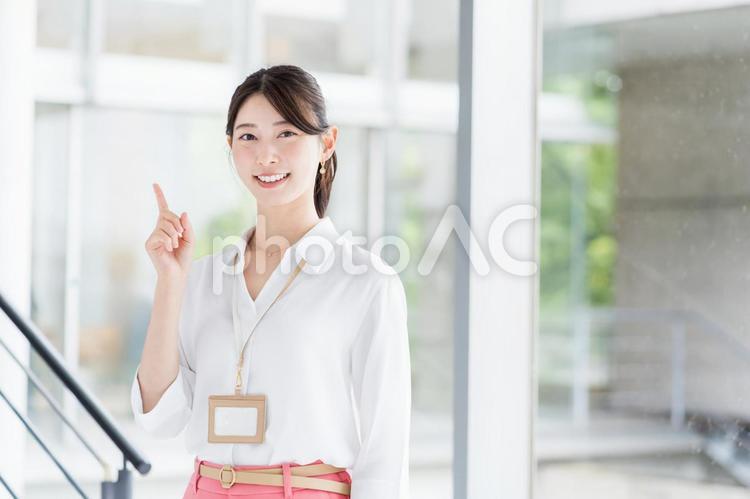 提案をするビジネスウーマン。 女性,人物,ビジネスウーマンの写真素材