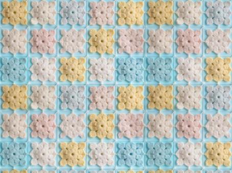 花柄のモチーフを繋いだブランケット 花柄のモチーフを繋いだブランケットの写真