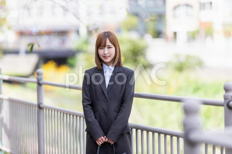 スーツを着て微笑む女性　 smiling 女性,オフィス,仕事の写真素材