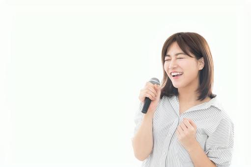 若い女性 カラオケ 若い女性 カラオケ カラオケ,マイク,歌うの写真素材