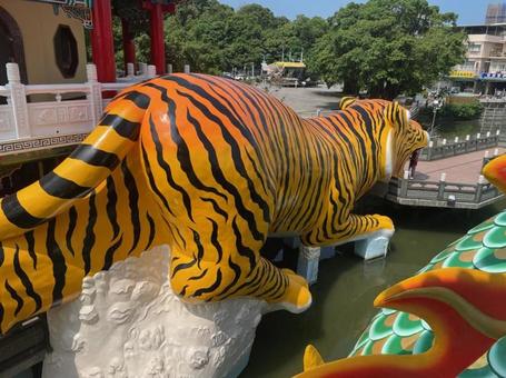龍虎塔 蓮池潭 高雄市 台湾 厄除け 龍虎塔 蓮池潭 高雄市 台湾 厄除け 龍虎塔,蓮池潭,高雄市の写真素材