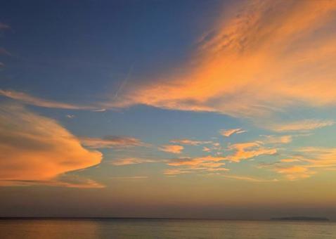 海とオレンジカラーの写真