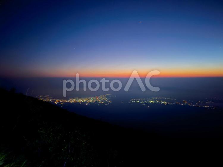 富士山から眺める星の夜空と日の出 富士山,ご来光,黄昏の写真素材