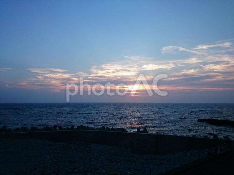 海と夕焼け 空,夕焼け,情緒の写真素材