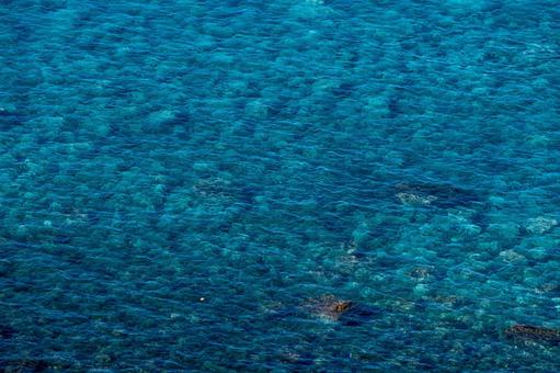 神秘的な積丹ブルーの海面 積丹ブルー,青,緑の写真素材