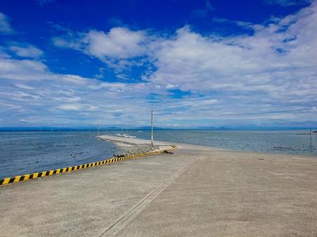 海へ続く道 海へ続く道 海,夏,青空の写真素材