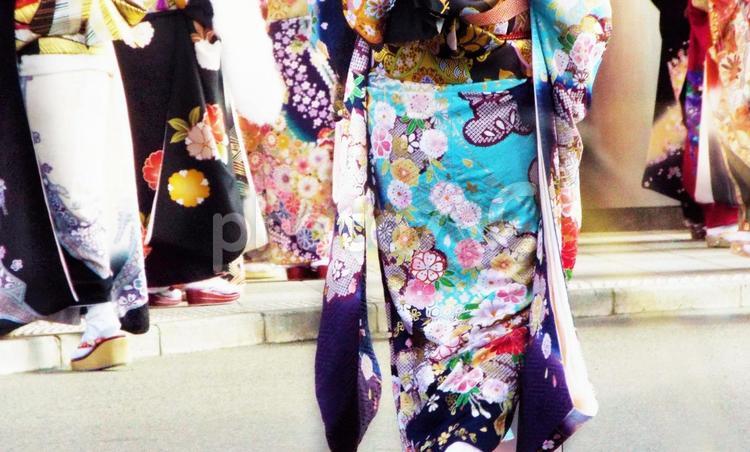 成人式　青い振袖 晴れ着,振袖,和服の写真素材