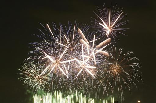 多摩川の大田区・川崎市花火大会3 橋,ビル,川崎の写真素材