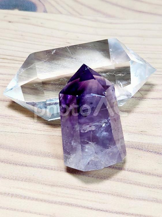 アメジストと水晶のポイント アメジスト,水晶,クリスタルの写真素材