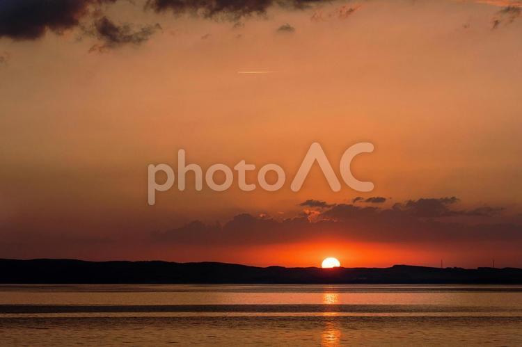 サロマ湖の夕日 サロマ湖,夕日,湖の写真素材