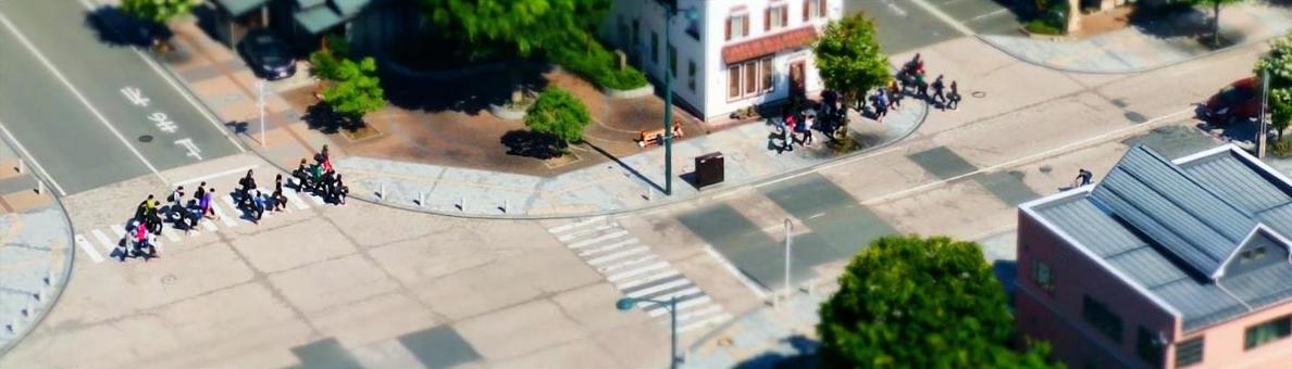街を歩く人々 街を歩く人々の写真