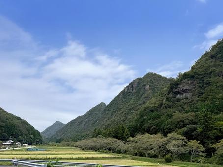 美濃加茂の岩山4 美濃加茂,岩山,山並みの写真素材