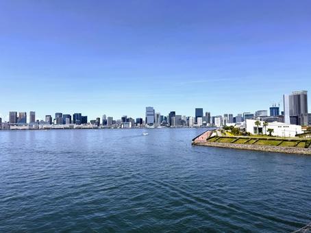江東区から見た東京の街 2025年春 江東区から見た東京の街 2025年春 港区,運河,豊洲市場の写真素材