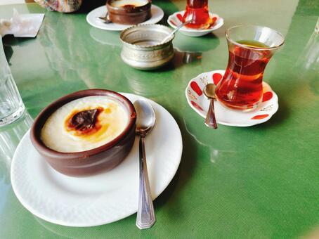 トルコ料理屋のライスプディングとチャイ トルコ料理,エスニック,グリルの写真素材