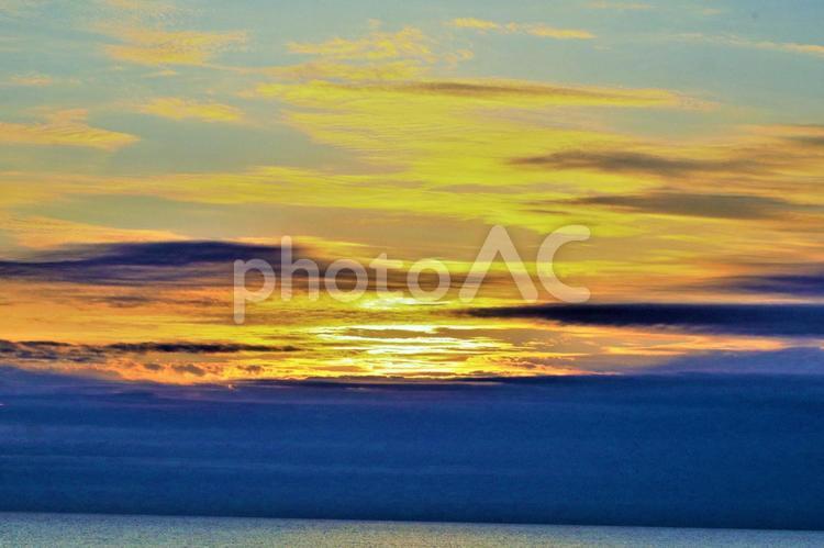 日本海に沈む夕日-北海道 夕日,海,夕焼けの写真素材