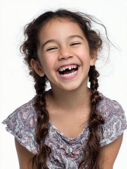 純粋な喜びを表現する、可愛い女の子の笑顔の写真