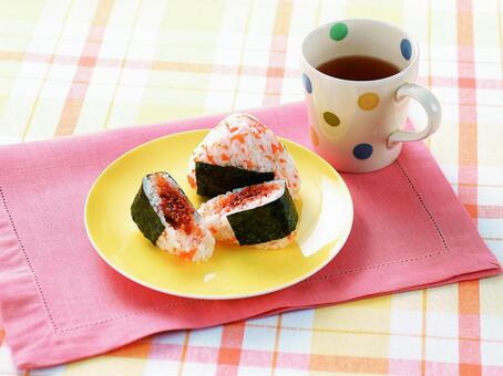 しゃけおにぎり 食べ物,おにぎり,おむすびの写真素材