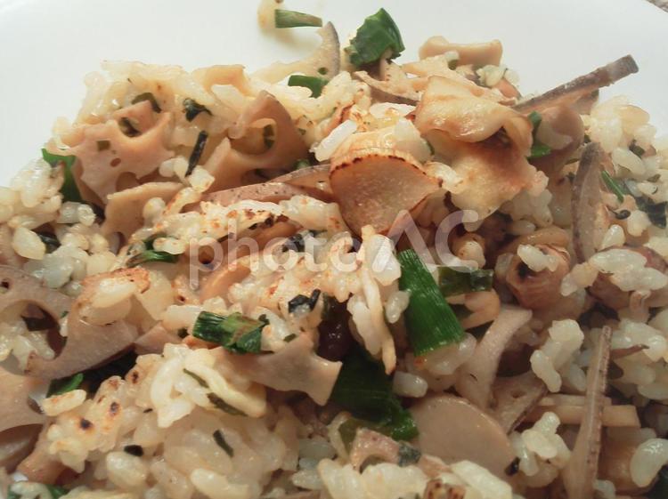 レンコンとエリンギきんぴらを使った炒飯 おいしい,きのこ,れんこんの写真素材