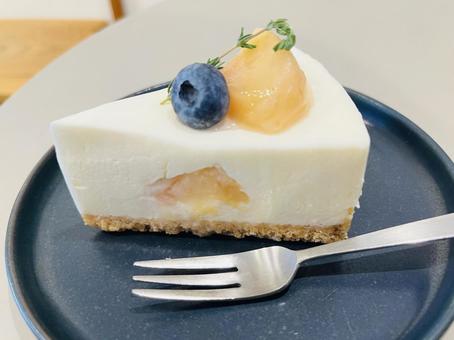 桃のレアチーズケーキ 桃のレアチーズケーキ カフェ,レアチーズケーキ,桃チーズケーキの写真素材