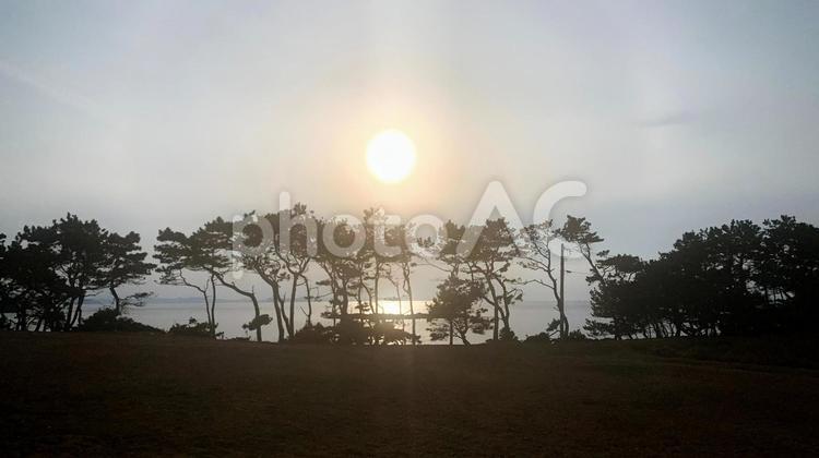 波戸岬の浜辺に沈む夕陽 波戸岬,浜辺,夕陽の写真素材