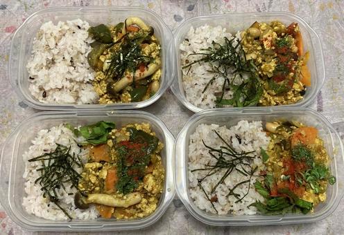 鶏夏野菜キーマ弁当作り置き 鶏肉,キーマカレー,自炊の写真素材