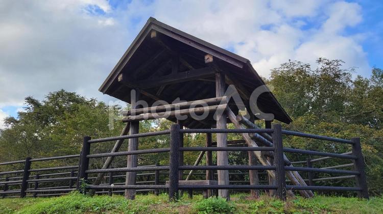 青空　木造小屋 東屋,空,雲の写真素材
