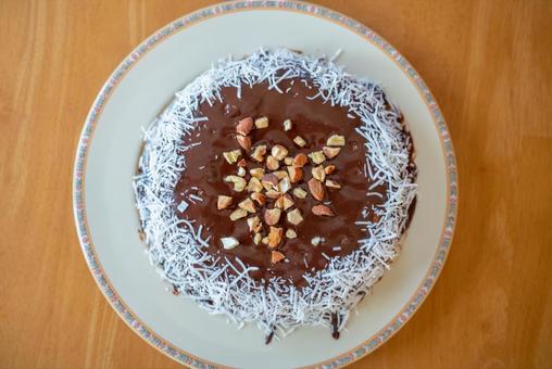 ココナッツとナッツのチョコレートケーキ ケーキ,チョコレート,ココナッツの写真素材