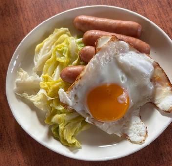 朝食の目玉焼き 朝食の目玉焼きの写真