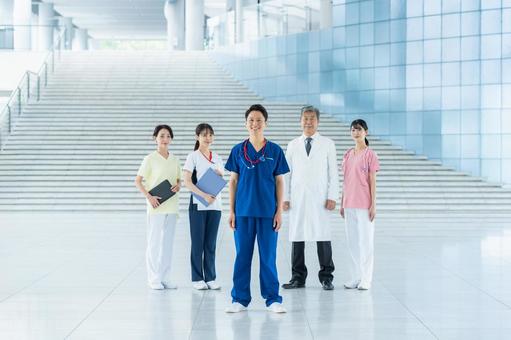 病院で働く医療スタッフ 医師,笑顔,医療スタッフの写真素材