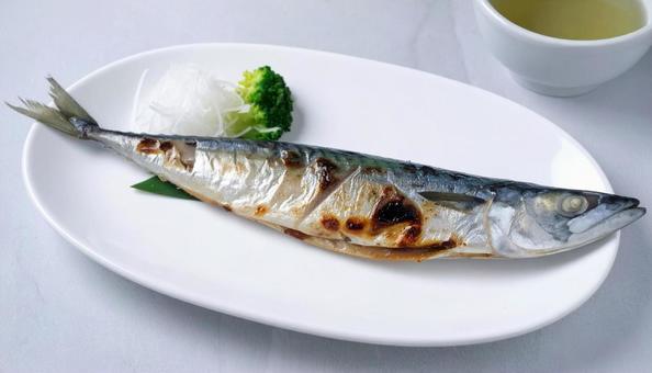 秋の味覚 焼きサンマ 魚 和食 秋の味覚 焼きサンマ 魚 和食の写真