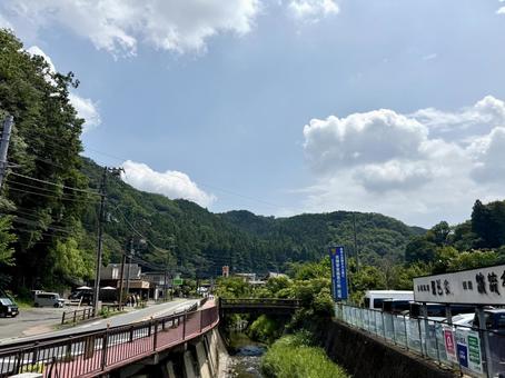 高尾山麓の町並み　2025年夏 田園,駅,雲の写真素材