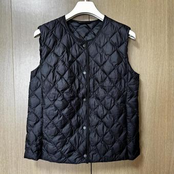 キルティングベスト キルティングベスト,ベスト,ダウンの写真素材