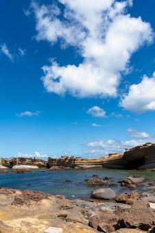 青空と奇形岩が広がる 青空と奇形岩が広がる 野柳,台湾,台北の写真素材