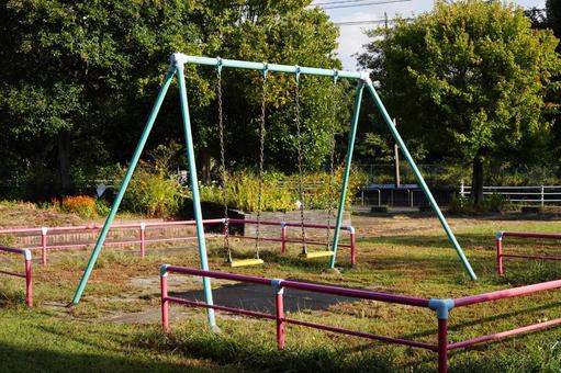 公園のブランコ1 ブランコ,公園,遊具の写真素材