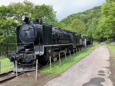 神居古潭を渡った先のSL 神居古潭を渡った先のSL 蒸気機関車,神居古潭,slの写真素材