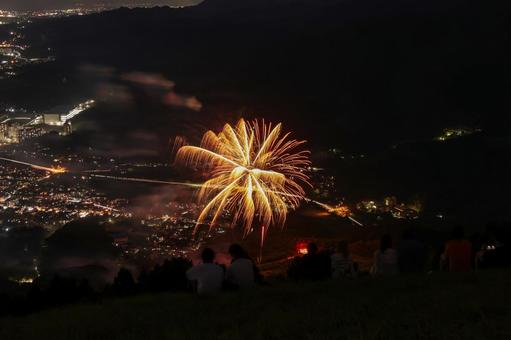 星の下、音もなく咲く火の花 星の下、音もなく咲く火の花の写真