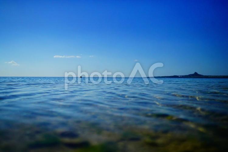 水平線から撮影した海【沖縄】 沖縄,外,空の写真素材